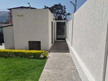 VENDO DEPARTAMENTO EN TUMBACO - CERCA AL WILLIAM SHAKESPEARE
