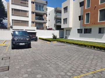 VENDO DEPARTAMENTO EN TUMBACO - CERCA AL WILLIAM SHAKESPEARE