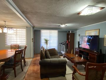 Vendo Casa Amoblada De 2 Pisos; 5d, 2b Y 3 Estacionamientos