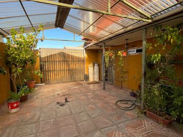 Vendo Casa Amoblada De 2 Pisos; 5d, 2b Y 3 Estacionamientos