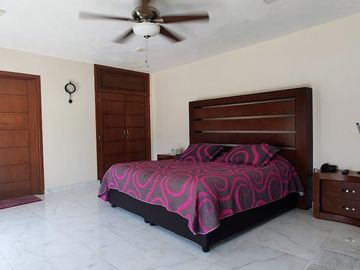 Xochitepec Morelos Casa en Venta con gran jardín y alberca