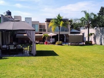 Xochitepec Morelos Casa en Venta con gran jardín y alberca