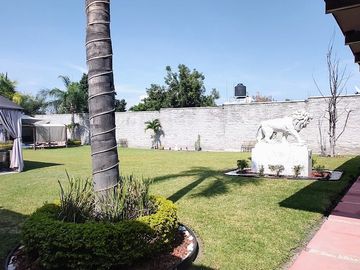 Xochitepec Morelos Casa en Venta con gran jardín y alberca
