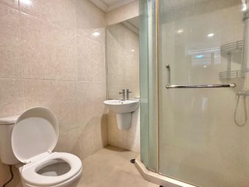 SEWA TAHUNAN APARTEMEN MEWAH WATEPRLACE RESIDENCE 2BR SIAP HUNI LANTAI TINGGI