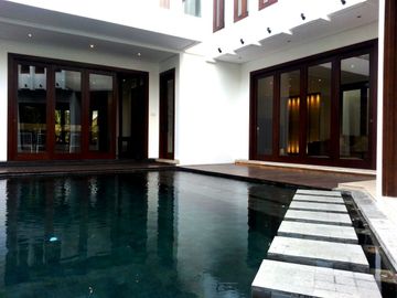 Dijual Rumah Jalan Taman Kencana Permai Pondok Indah Jakarta Selatan Unit Brand New Tropical Modern Mewah Bagus Strategis
