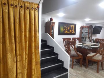 SE VENDE CASA CON PAPELERIA DE 40 AÑOS DE ACREDITACION