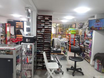 SE VENDE CASA CON PAPELERIA DE 40 AÑOS DE ACREDITACION