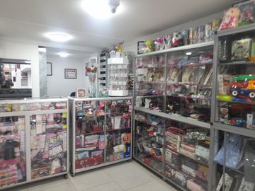 SE VENDE CASA CON PAPELERIA DE 40 AÑOS DE ACREDITACION