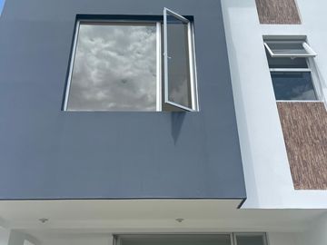 CASA EN VENTA POR ESTRENAR 3  DORMITORIOS SANGOLQUI