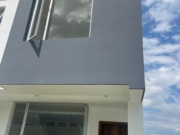 CASA EN VENTA POR ESTRENAR 3  DORMITORIOS SANGOLQUI