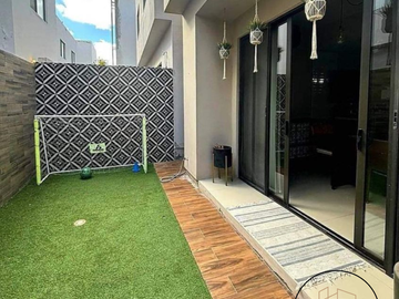 En VENTA Casa Moderna Ubicación Privilegiada. Fracc. Veneros Residencial