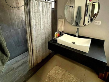 En VENTA Casa Moderna Ubicación Privilegiada. Fracc. Veneros Residencial