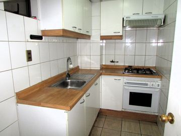 2 Dorm, 2 Bañ, Est, Bod. Cerca Metro Moneda Y Parque Almagro
