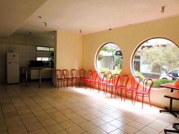2 Dorm, 2 Bañ, Est, Bod. Cerca Metro Moneda Y Parque Almagro