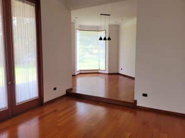 LA PLANICIE, ACOGEDORA CASA RODEADA DE NATURALEZA