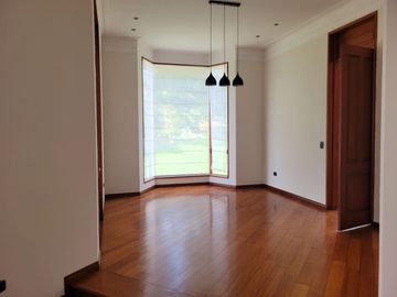 LA PLANICIE, ACOGEDORA CASA RODEADA DE NATURALEZA