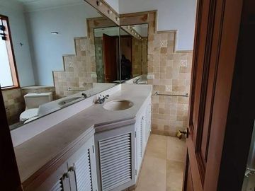 LA PLANICIE, ACOGEDORA CASA RODEADA DE NATURALEZA