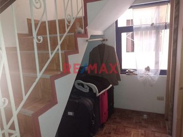 Venta Hermosa Casa Urbana En Lima - San Juan De Miraflores
