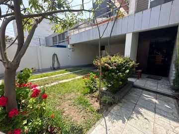 Venta de Amplia Casa en San Borja