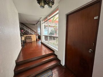 Venta de Amplia Casa en San Borja