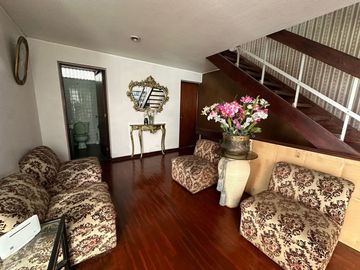 Venta de Amplia Casa en San Borja