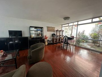 Venta de Amplia Casa en San Borja