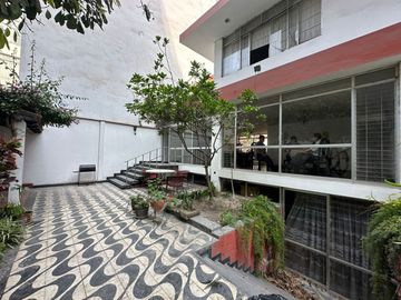 Venta de Amplia Casa en San Borja