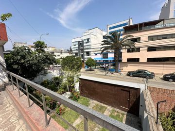 Venta de Amplia Casa en San Borja