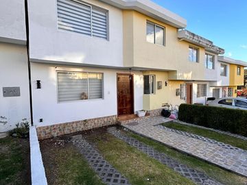 COMODA CASA EN SECTOR EXCELENTE TUMBACO