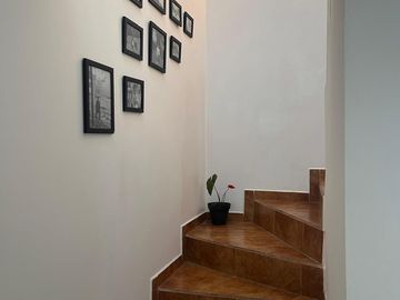 COMODA CASA EN SECTOR EXCELENTE TUMBACO