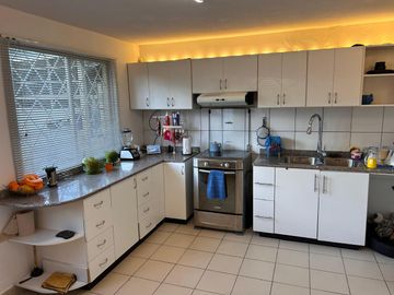 COMODA CASA EN SECTOR EXCELENTE TUMBACO
