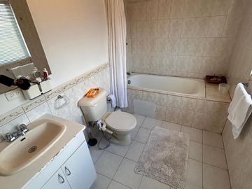 COMODA CASA EN SECTOR EXCELENTE TUMBACO
