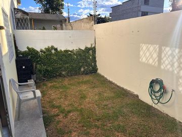 COMODA CASA EN SECTOR EXCELENTE TUMBACO