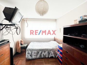 Vendo Casa Con 2 Cocheras En Av. Las Nazarenas Urb. Las Gardenias