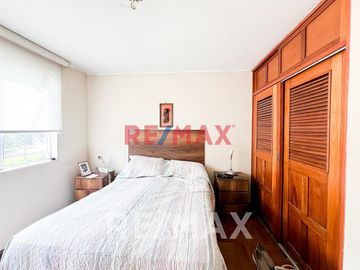 Vendo Casa Con 2 Cocheras En Av. Las Nazarenas Urb. Las Gardenias