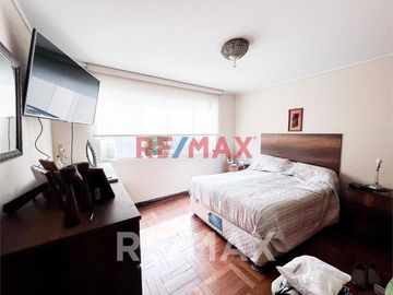 Vendo Casa Con 2 Cocheras En Av. Las Nazarenas Urb. Las Gardenias