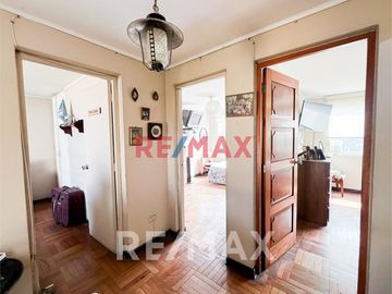 Vendo Casa Con 2 Cocheras En Av. Las Nazarenas Urb. Las Gardenias