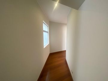 FLAT VISTA EXTERNA, CON BALCON TIPO TERRAZA, ASCENSOR DIRECTO, 3DORM C/ BAÑO INCORP. C/U