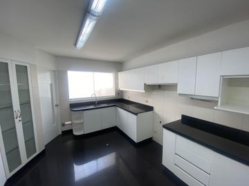 FLAT VISTA EXTERNA, CON BALCON TIPO TERRAZA, ASCENSOR DIRECTO, 3DORM C/ BAÑO INCORP. C/U
