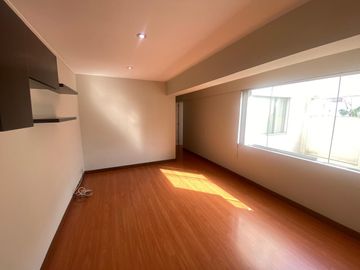 FLAT VISTA EXTERNA, CON BALCON TIPO TERRAZA, ASCENSOR DIRECTO, 3DORM C/ BAÑO INCORP. C/U
