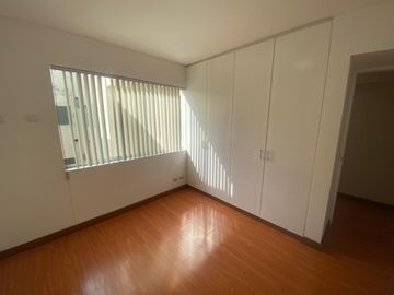 FLAT VISTA EXTERNA, CON BALCON TIPO TERRAZA, ASCENSOR DIRECTO, 3DORM C/ BAÑO INCORP. C/U