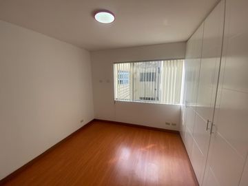 FLAT VISTA EXTERNA, CON BALCON TIPO TERRAZA, ASCENSOR DIRECTO, 3DORM C/ BAÑO INCORP. C/U