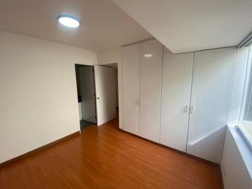 FLAT VISTA EXTERNA, CON BALCON TIPO TERRAZA, ASCENSOR DIRECTO, 3DORM C/ BAÑO INCORP. C/U