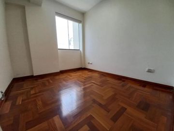 Se Vende Hermoso Departamento En Miraflores Cerca Malecon Cisneros