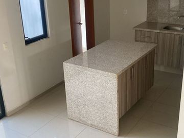 Casa a espaldas del tianguis del sol