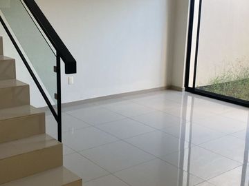 Casa a espaldas del tianguis del sol