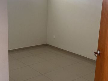Casa a espaldas del tianguis del sol
