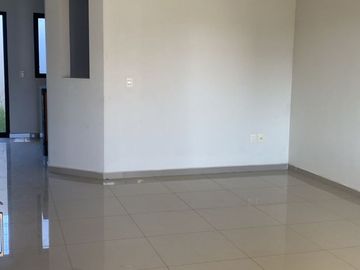Casa a espaldas del tianguis del sol
