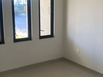 Casa a espaldas del tianguis del sol