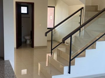 Casa a espaldas del tianguis del sol